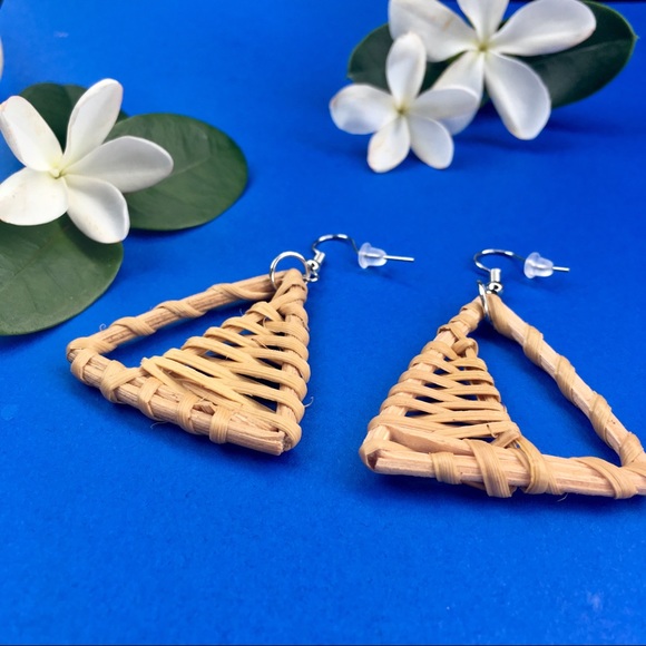 • NWOT! Handmade Wicker Earrings • - Picture 8 of 8